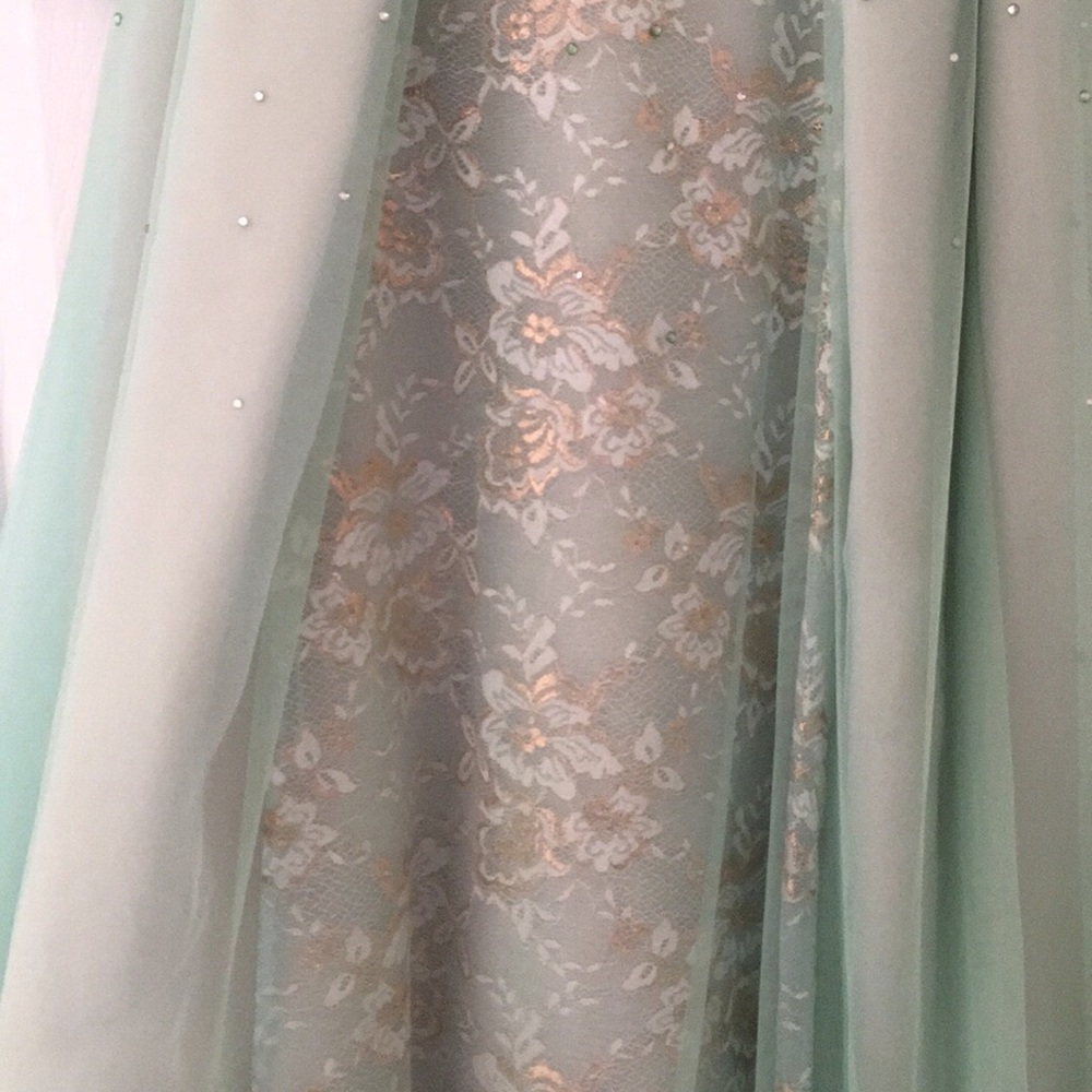 Formal Dress - Picture 2 of 5